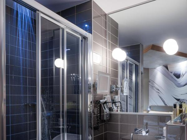 Apostrophe Hôtel : photo 1 de la chambre chambre double supérieure avec douche à jets d'hydromassage