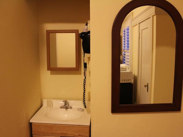 Layne Hotel : photo 4 de la chambre chambre double avec accès salle de bains commune