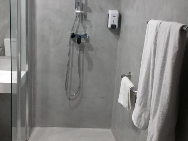 Hostal Tilos : photo 5 de la chambre chambre double ou lits jumeaux