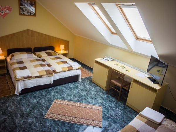 Cívis Szálláshely : photo 1 de la chambre chambre triple avec salle de bains privative