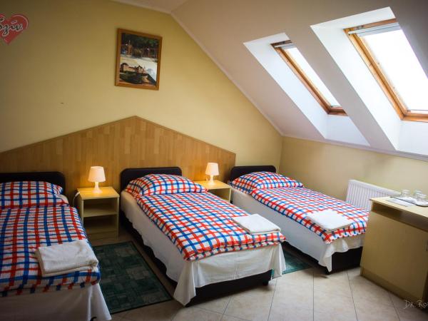 Cívis Szálláshely : photo 6 de la chambre chambre triple avec salle de bains privative