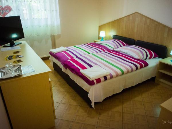 Cívis Szálláshely : photo 6 de la chambre chambre lits jumeaux avec salle de bains