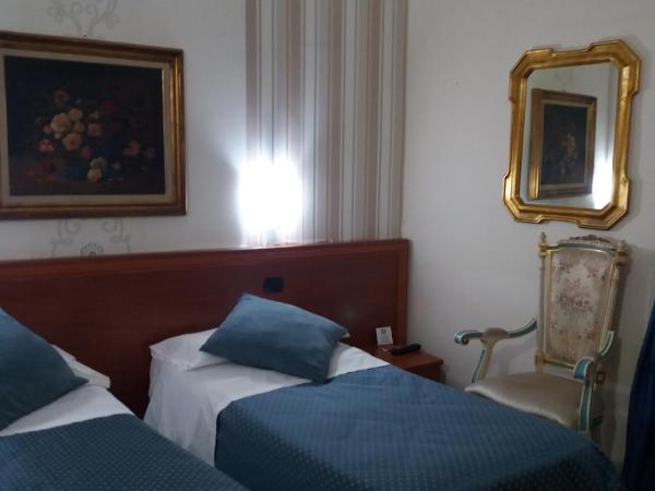 Hotel San Giorgio : photo 4 de la chambre chambre lits jumeaux standard