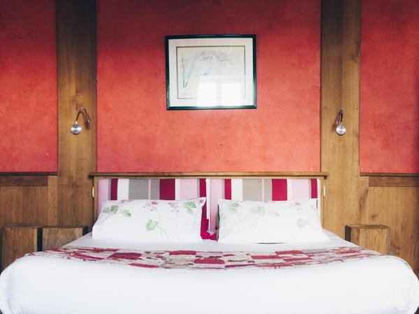 Chambres d'hôtes Le Clos d'Enhaut : photo 4 de la chambre chambre double