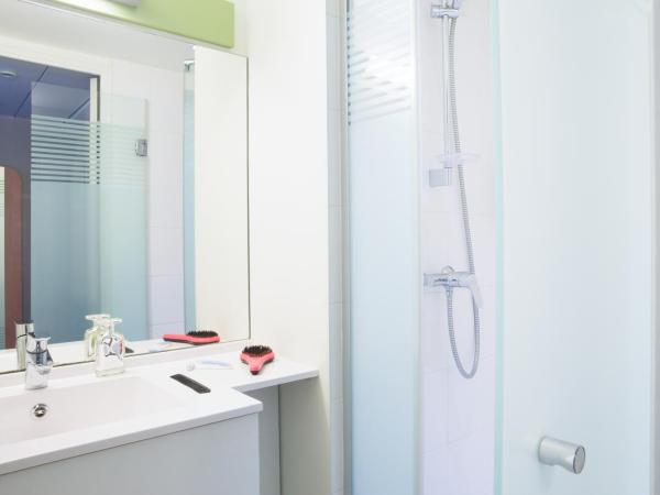 ibis budget Thonon Les Bains : photo 9 de la chambre chambre lits jumeaux