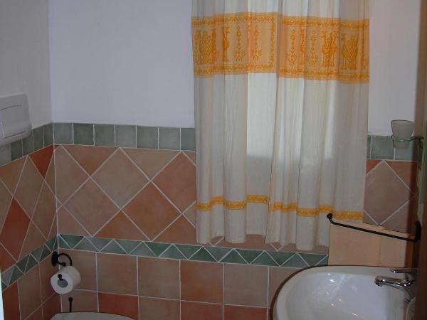 Bed & Breakfast Dessole : photo 4 de la chambre chambre triple avec salle de bains privative