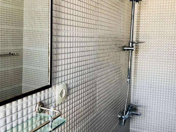 El Muniria : photo 2 de la chambre chambre double avec toilettes communes et douche