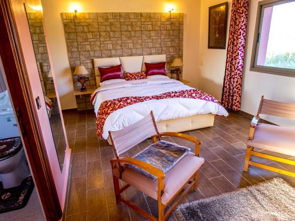 Maison d'hôtes La Ferme AZIZA : photo 4 de la chambre chambre double deluxe (2 adultes + 1 enfant)