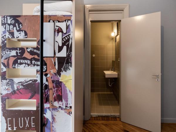 Nubian Hostel : photo 3 de la chambre lit dans dortoir mixte de 6 lits avec salle de bains privative