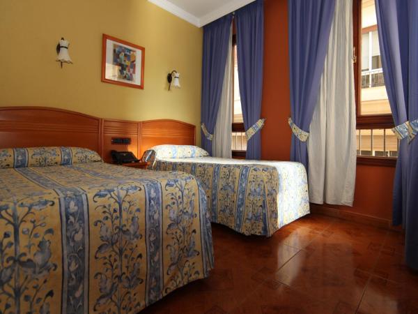 Hostal Victoria : photo 2 de la chambre chambre double ou lits jumeaux