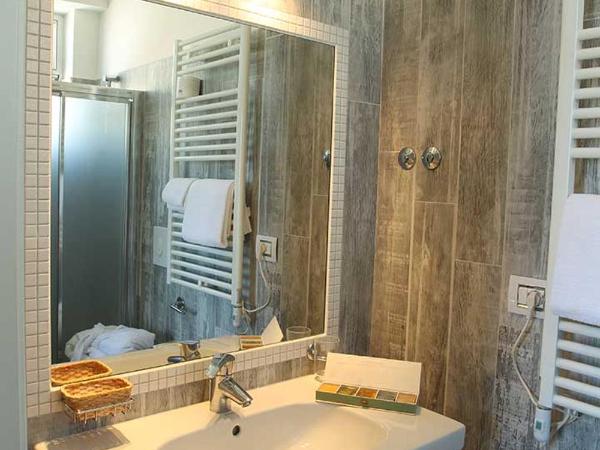 Hotel Dolores : photo 6 de la chambre chambre simple avec salle de bains privative