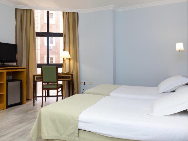 Hotel Don Curro : photo 9 de la chambre chambre triple