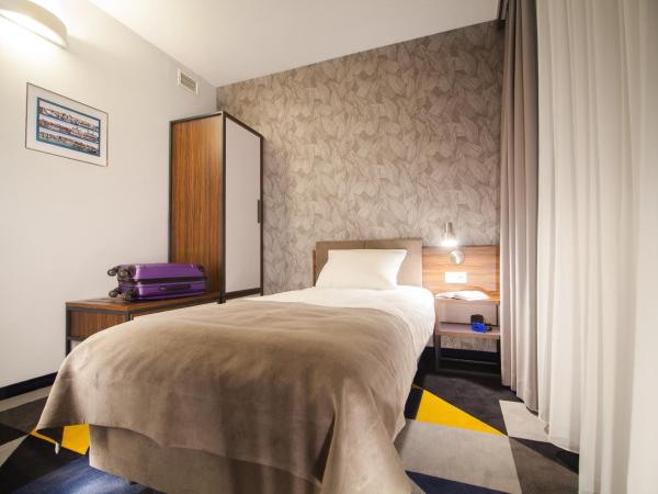 Vulcan Hotel : photo 4 de la chambre chambre simple avec salle de bains 