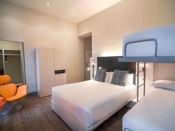 Petit Palace Canalejas Sevilla : photo 4 de la chambre chambre quadruple (4 adultes)