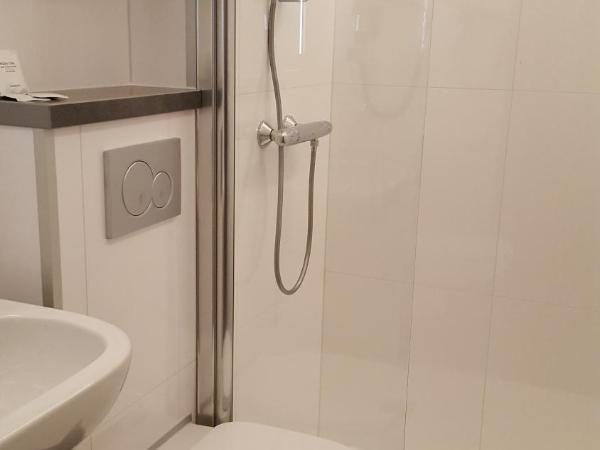 Hotel Olympia in Bruges : photo 4 de la chambre chambre double avec douche