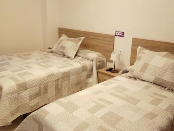 Hostal Tilos : photo 4 de la chambre chambre triple