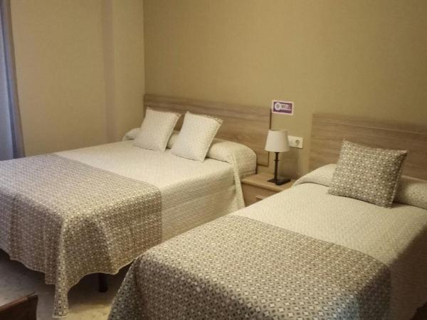 Hostal Tilos : photo 5 de la chambre chambre triple