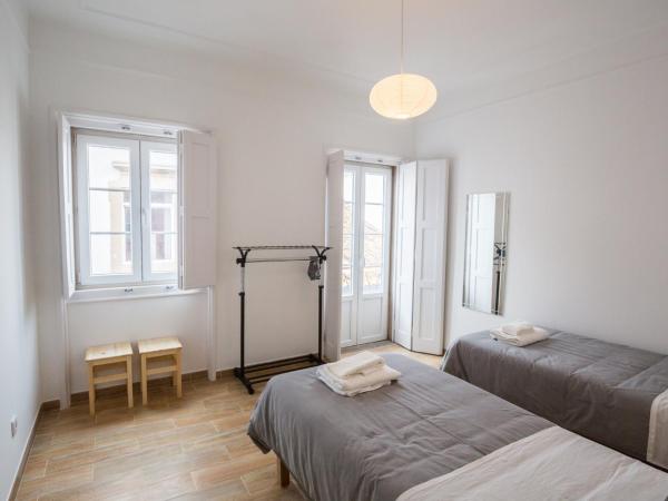 1977 : photo 1 de la chambre chambre lits jumeaux avec balcon