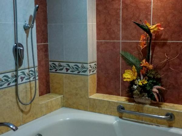 Suites Flamboyanes : photo 7 de la chambre suite deluxe avec baignoire spa