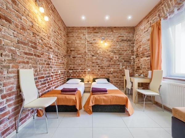 hostelswidnicka24 : photo 3 de la chambre chambre quadruple avec salle de bains privative