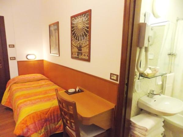 Hotel Signa : photo 4 de la chambre chambre quadruple Économique