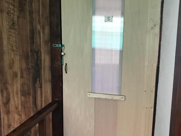 Shabby House : photo 4 de la chambre petite chambre double avec douche et toilettes communes