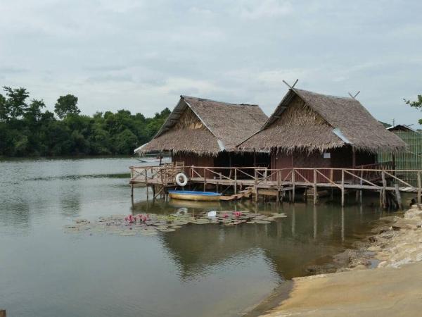 Bamboo House Resort : photo 3 de la chambre chambre sur radeau avec ventilateur