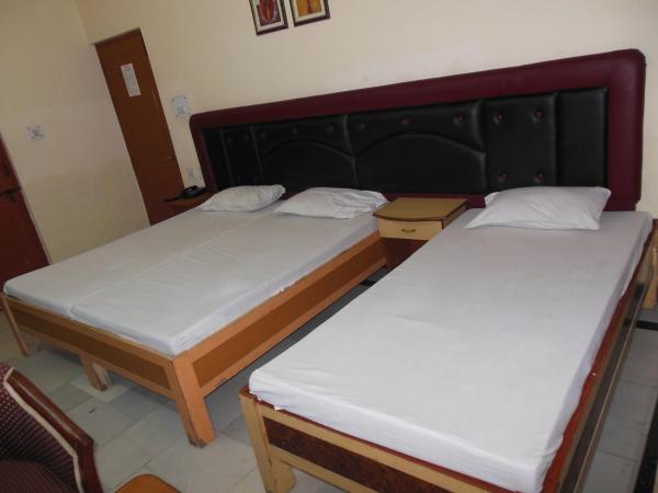 Hotel Taj Plaza, VIP Road, Agra : photo 6 de la chambre chambre quadruple