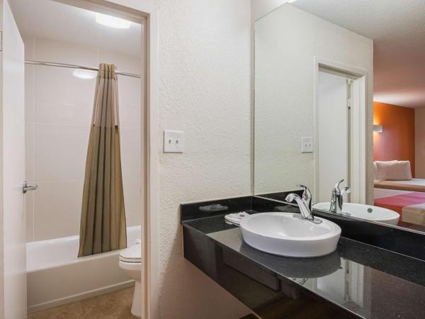Motel 6-Savannah, GA - Midtown : photo 2 de la chambre chambre lit king-size - non-fumeurs