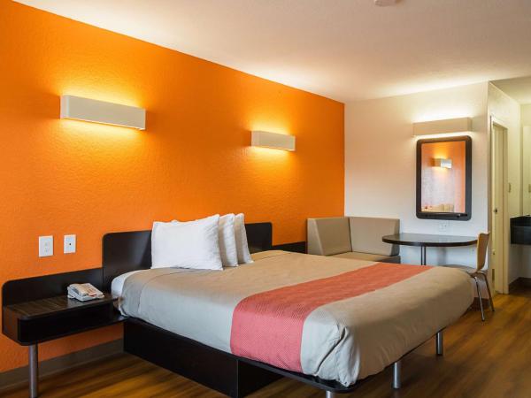 Motel 6-Savannah, GA - Midtown : photo 3 de la chambre chambre lit king-size - non-fumeurs