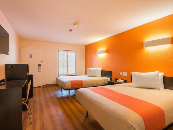 Motel 6-Savannah, GA - Midtown : photo 9 de la chambre chambre 2 lits queen-size - non-fumeurs