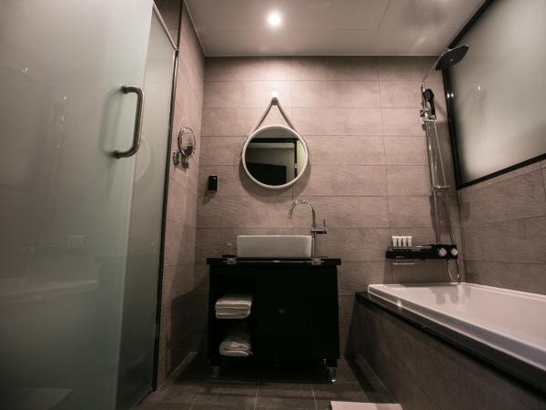 Hotel Senne : photo 9 de la chambre chambre double avec salle de bains privative