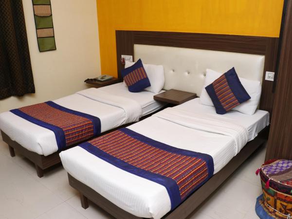 Taj Haveli Hotel Agra - 2 Minute Walking Distance From Taj Mahal : photo 8 de la chambre chambre double standard