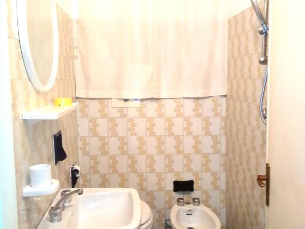Hotel Marittimo : photo 6 de la chambre chambre simple avec salle de bains extérieure privative