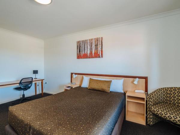 Canning Bridge Auto Lodge : photo 3 de la chambre suite lit queen-size
