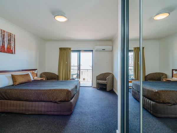 Canning Bridge Auto Lodge : photo 6 de la chambre suite lit queen-size