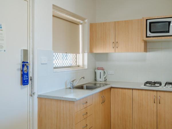 Canning Bridge Auto Lodge : photo 8 de la chambre chambre standard lit queen-size
