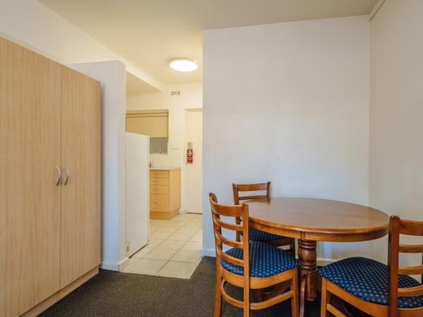 Canning Bridge Auto Lodge : photo 6 de la chambre chambre standard lit queen-size