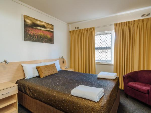 Canning Bridge Auto Lodge : photo 1 de la chambre chambre standard lit queen-size