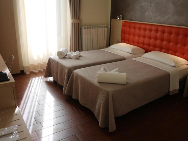 Hotel La Madonnina : photo 4 de la chambre chambre lits jumeaux