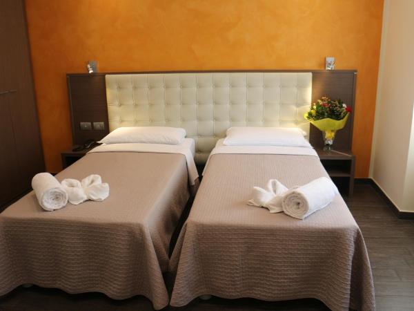 Hotel La Madonnina : photo 3 de la chambre chambre lits jumeaux
