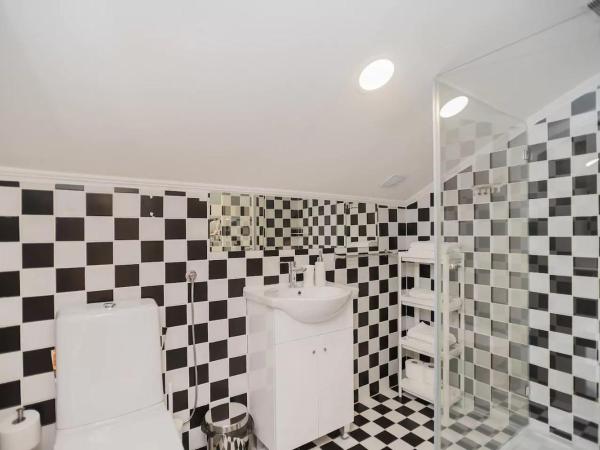 Lisbon Belém Guesthouse : photo 9 de la chambre suite familiale avec vue sur le jardin