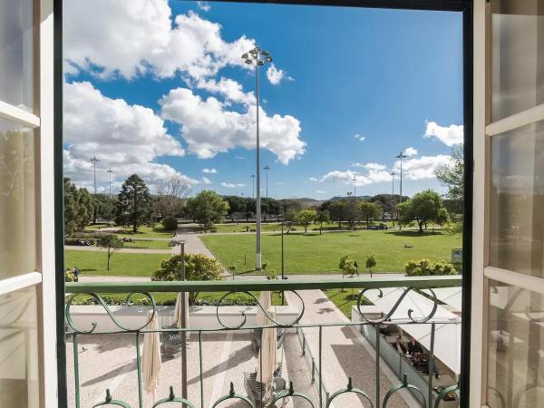 Lisbon Belém Guesthouse : photo 7 de la chambre suite familiale avec vue sur le jardin