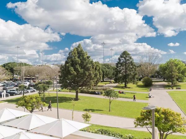 Lisbon Belém Guesthouse : photo 8 de la chambre suite familiale avec vue sur le jardin