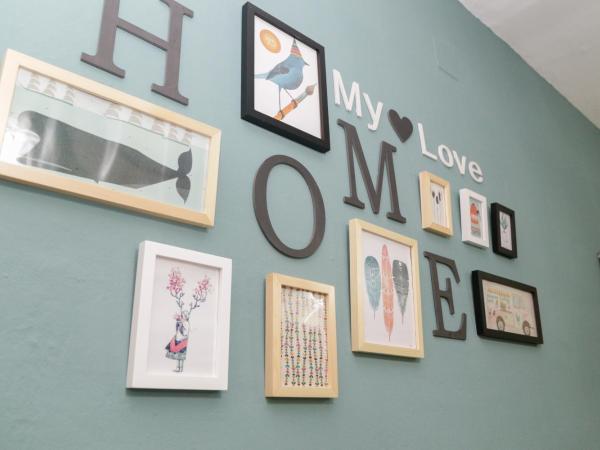 Pension Internacional : photo 4 de la chambre chambre triple avec salle de bains privative