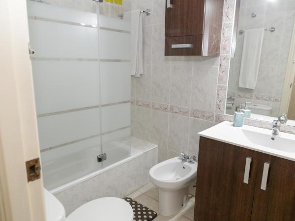 Pension Internacional : photo 6 de la chambre chambre triple avec salle de bains privative