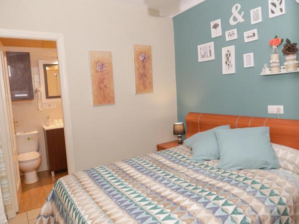 Pension Internacional : photo 9 de la chambre chambre double avec salle de bains privative