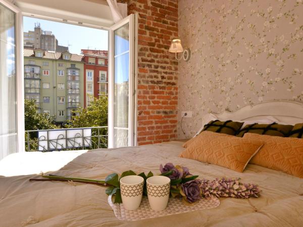 Center Suite Santander : photo 3 de la chambre chambre double supérieure avec canapé-lit (3 adultes)