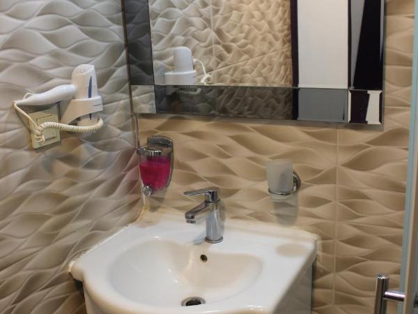 Laleli Hotel Izmir : photo 7 de la chambre chambre double ou lits jumeaux Économique