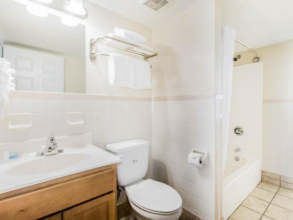 Beachside Resort Panama City Beach : photo 5 de la chambre suite avec 2 lits queen-size et kitchenette